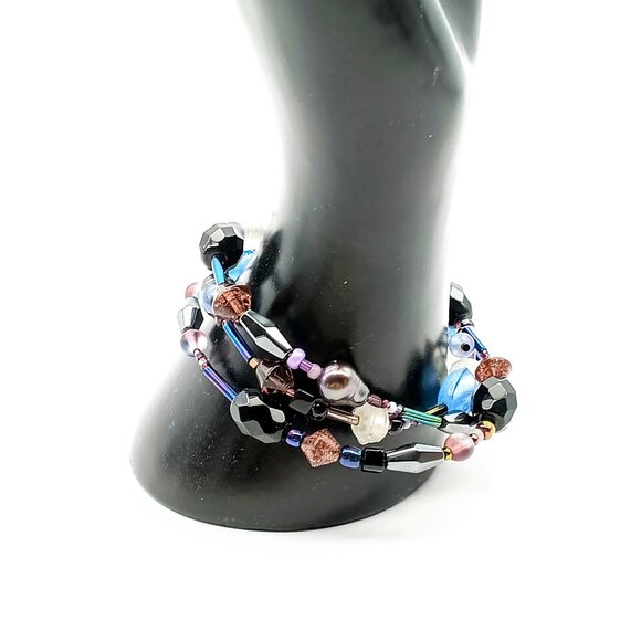 Chic Memory Wire Bracelet, Freshwater Pearl Art Glass and Faceted Crystal Beads - Picture 4 of 5